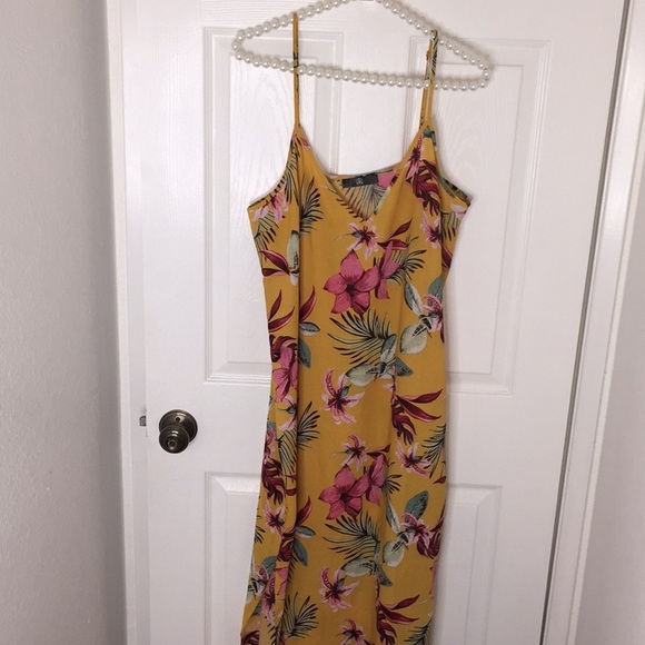 Missguided Yellow Floral Strappy Side Split Maxi - Picture 4 of 11